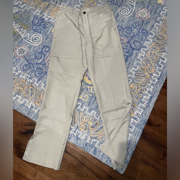 Standard Cloth Split Hem Trouser
UO - Picture 2 of 8